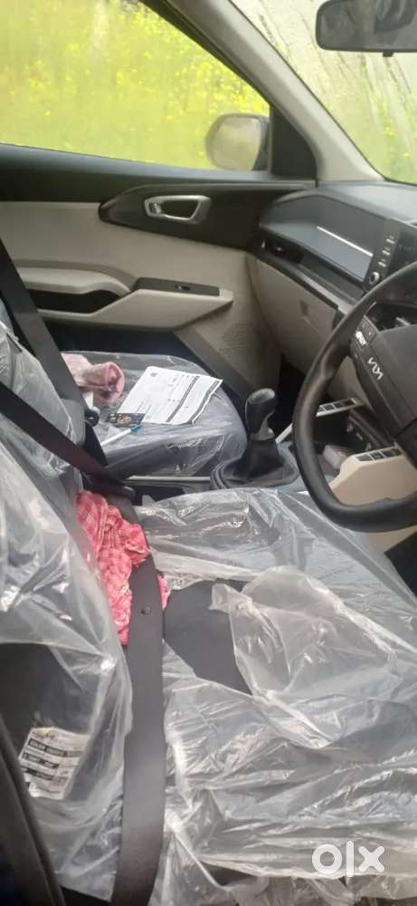 Kia Carens Clavis 2025 Petrol 3300 Km Driven