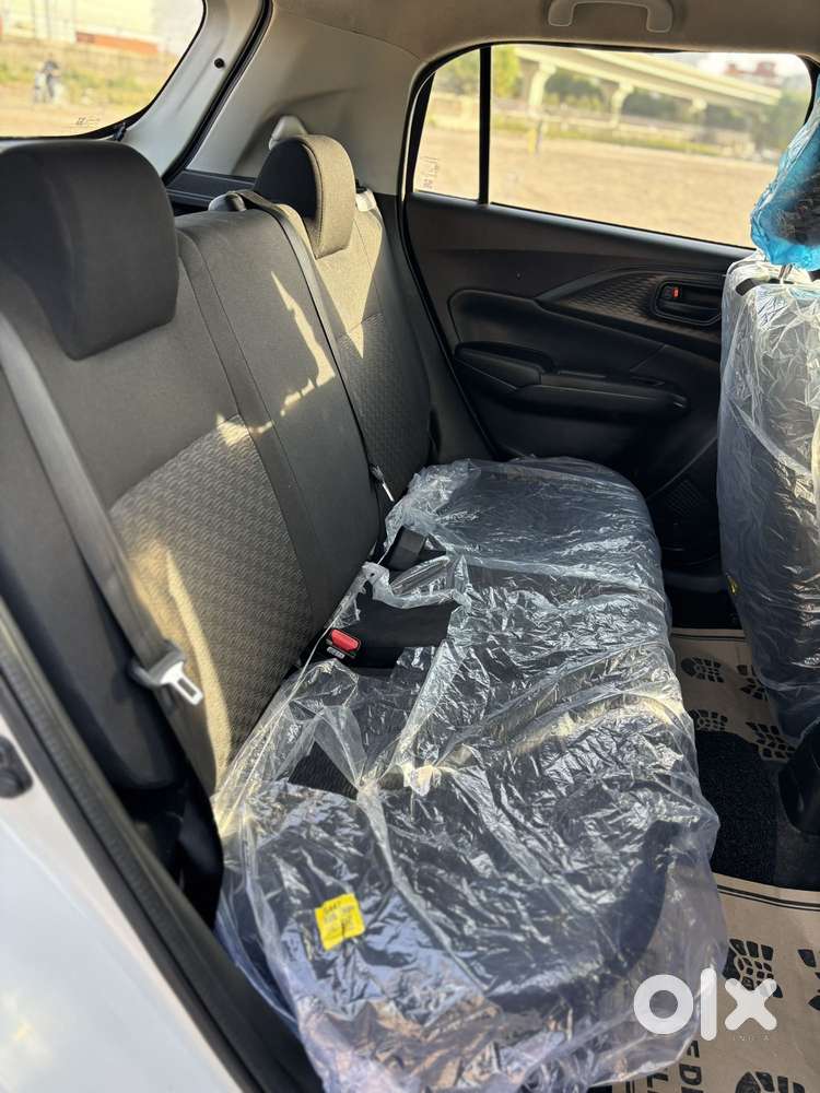 Maruti Suzuki Swift 1.2 Lxi (o), 2024, Petrol