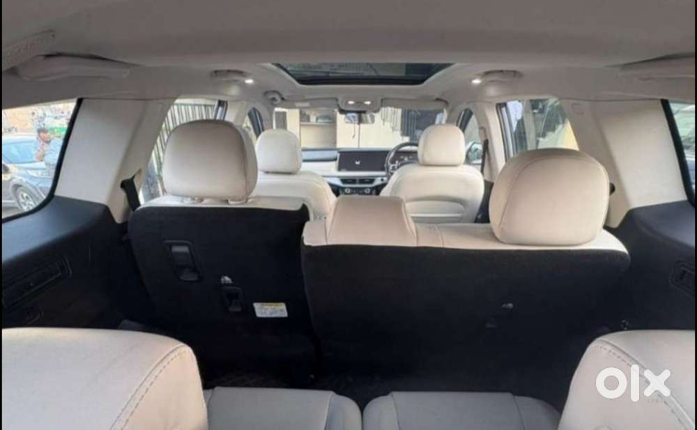 Mahindra Xuv700 Ax7l 6 Str At, 2023, Petrol
