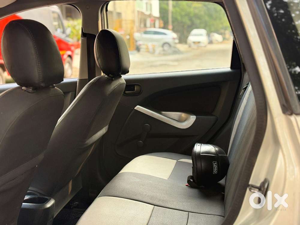 Ford Figo 2010-2012 Petrol Titanium, 2012, Petrol