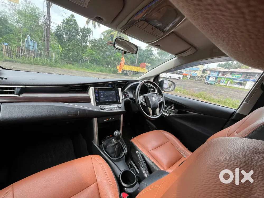 Innova Crysta 2016 V Well Maintained