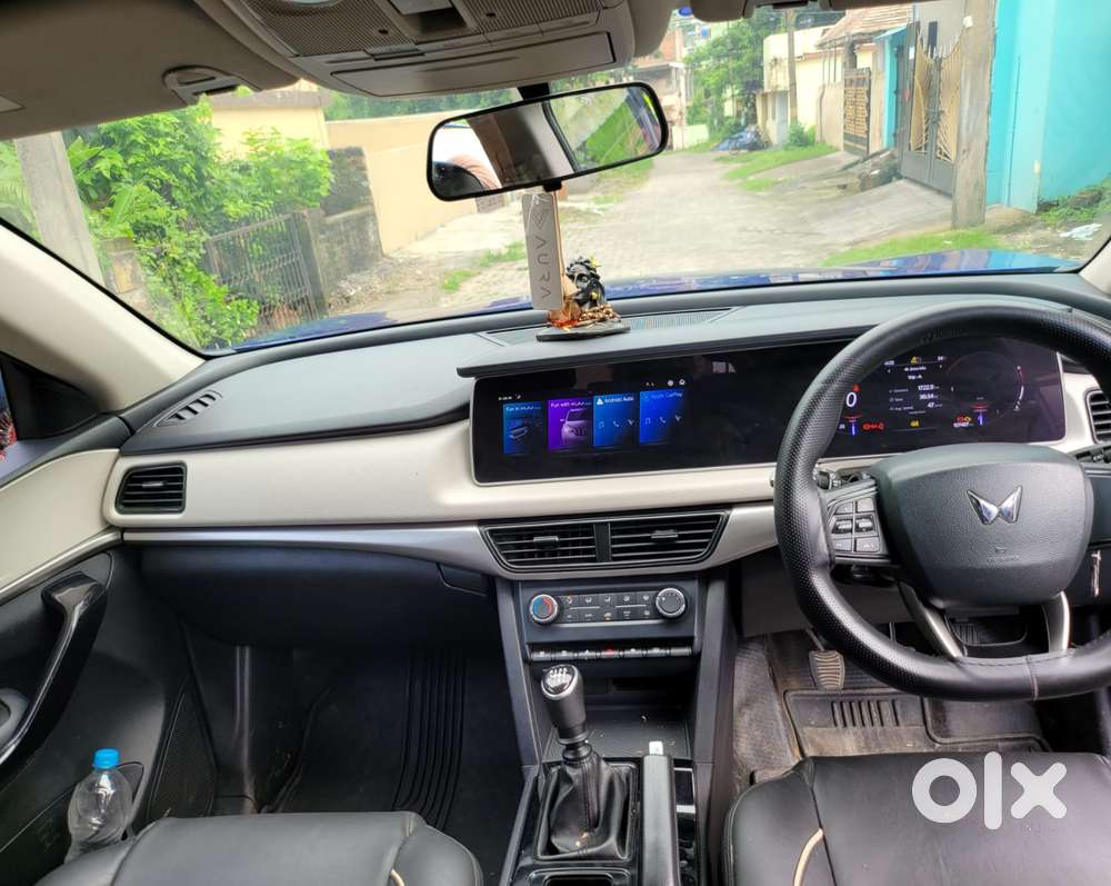 Mahindra Xuv700 2.0 Ax 5 Petrol Mt 7 Str, 2022, Petrol
