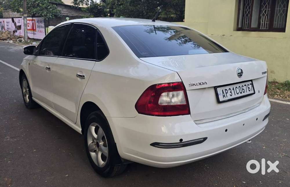 Skoda Rapid 1.6 Mpi Elegance, 2014, Petrol