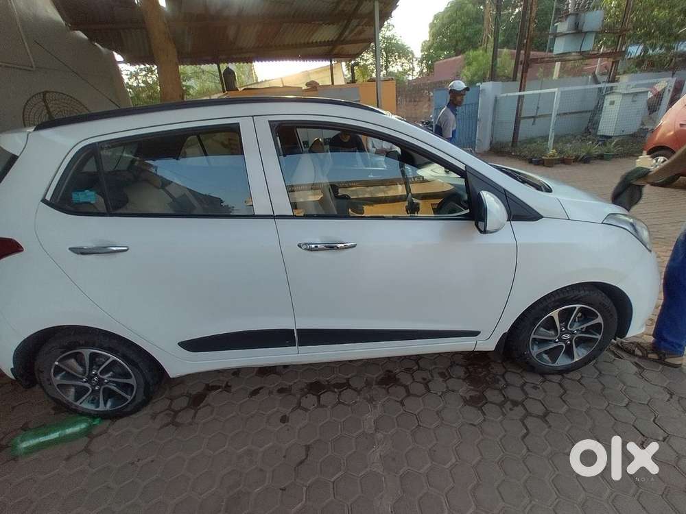 Hyundai Grand I10 - Asta (top Model) 2017 -zero Depreciation Insuranc