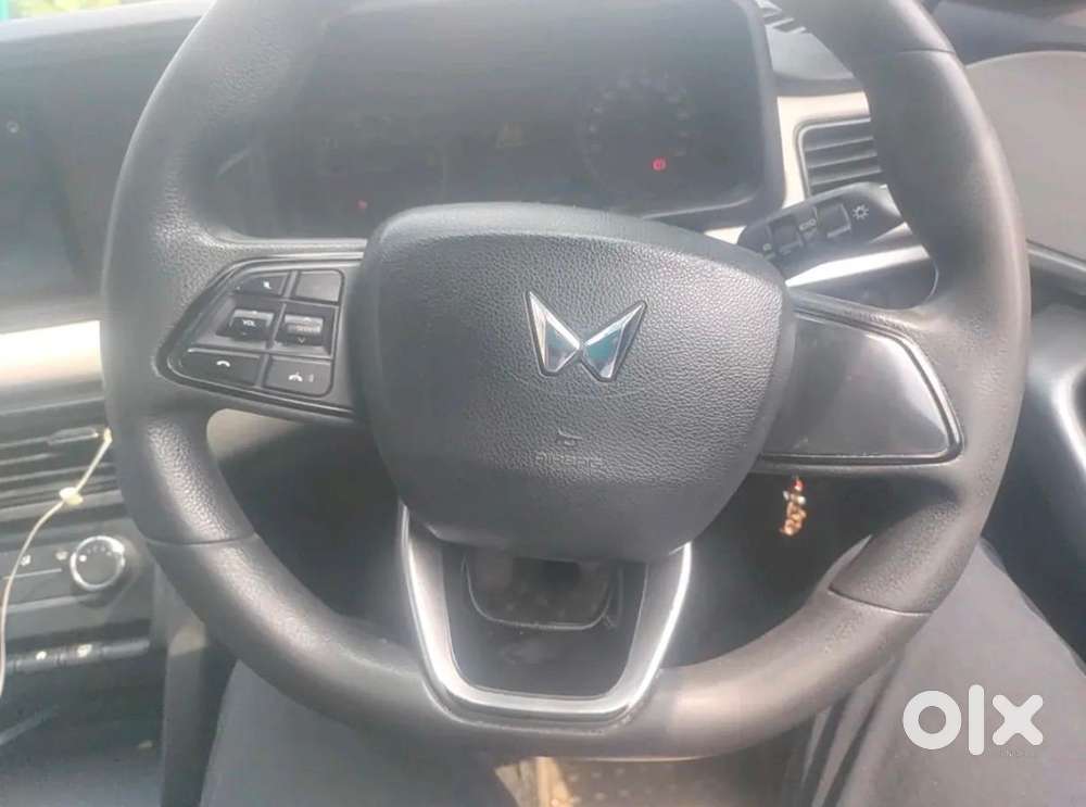 Mahindra Xuv700 2.2 Mx Diesel Mt 5 Str, 2023, Diesel