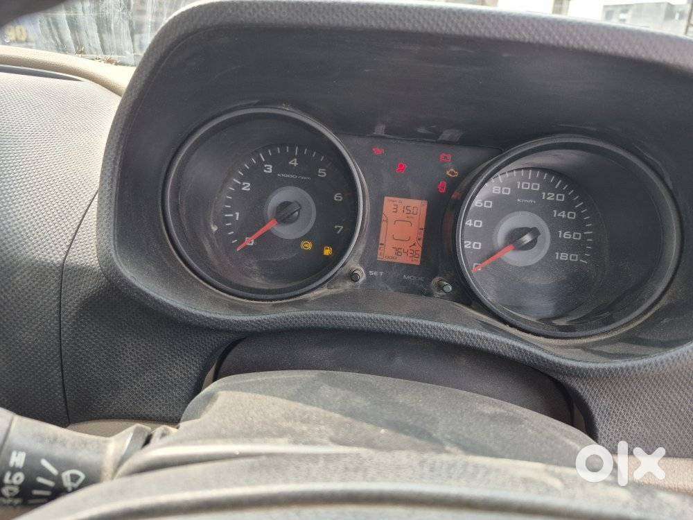 Mahindra Tuv 300 T10 Amt Dual Tone, 2017, Diesel