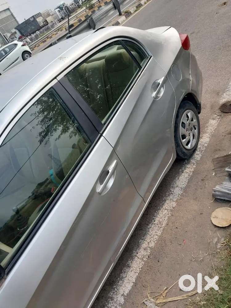 Honda Amaze Diesel Mt 2013hr Best Mileage And Condition