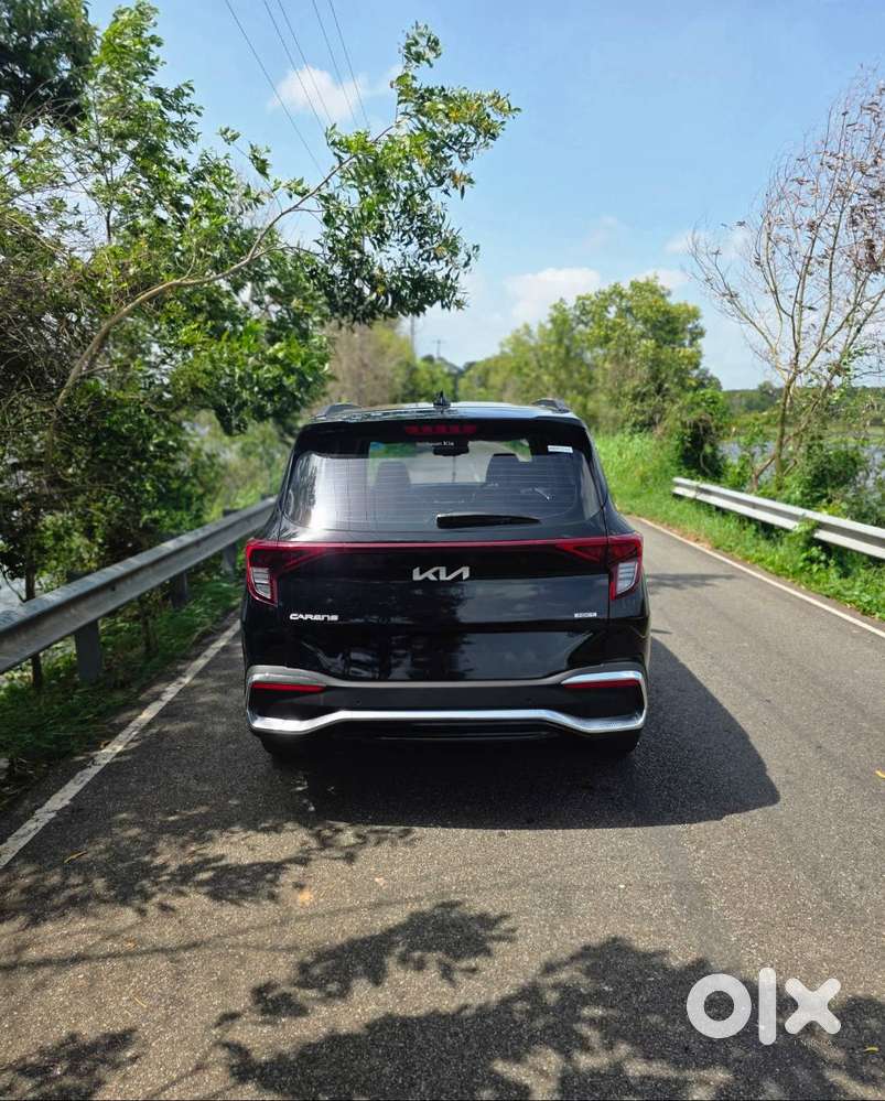 Kia Carens 2025 Petrol Well Maintained