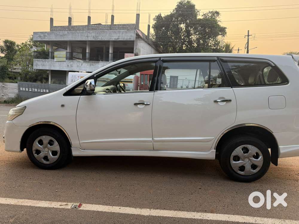Toyota Innova 2.5 G (diesel) 8 Seater, 2015, Diesel
