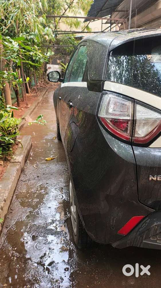(direct Owner)nexon Petrol Brand New Tyres, Battery & Recently Servic
