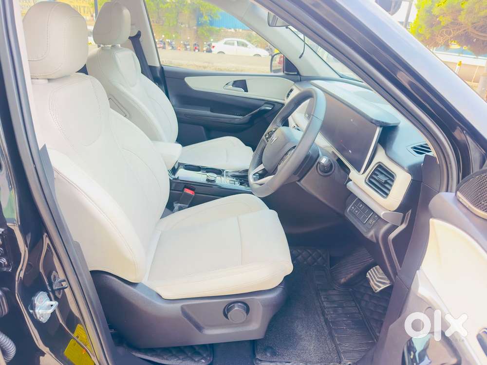 Mahindra Xuv700 2.0 Ax 7 Petrol At Luxury Pack Str, 2024, Petrol