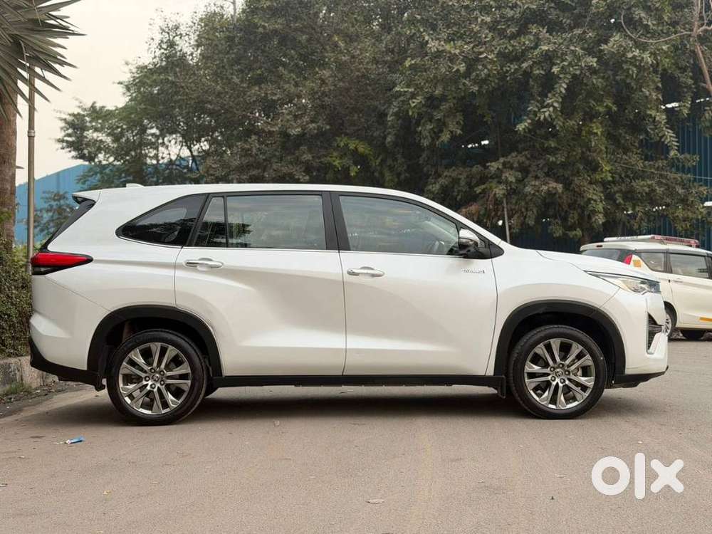 Toyota Innova Hycross 2.0 Zx Hybrid 7 Str, 2023, Petrol