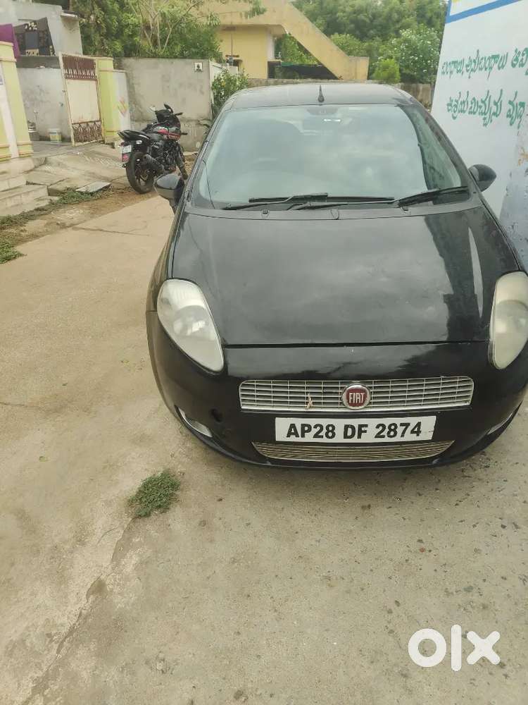 Fiat Grande Punto 2011 Petrol 80000 Km Driven