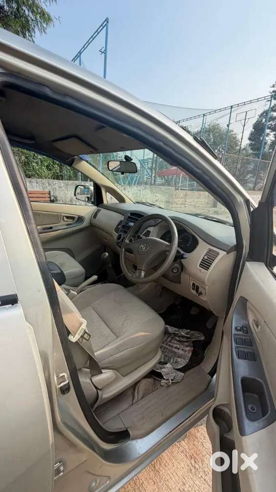 Toyota Innova 2.0 V Petrol ( 2005 - 2030 )