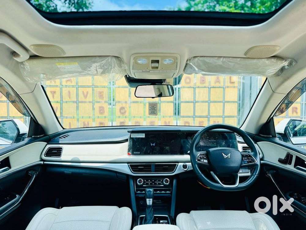 Mahindra Xuv700 Ax7 Luxury Pack Awd, 2024, Diesel