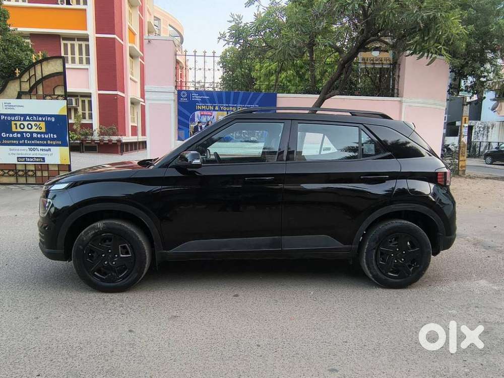 Hyundai Venue S(o) Knight Edition Mt, 2023, Petrol