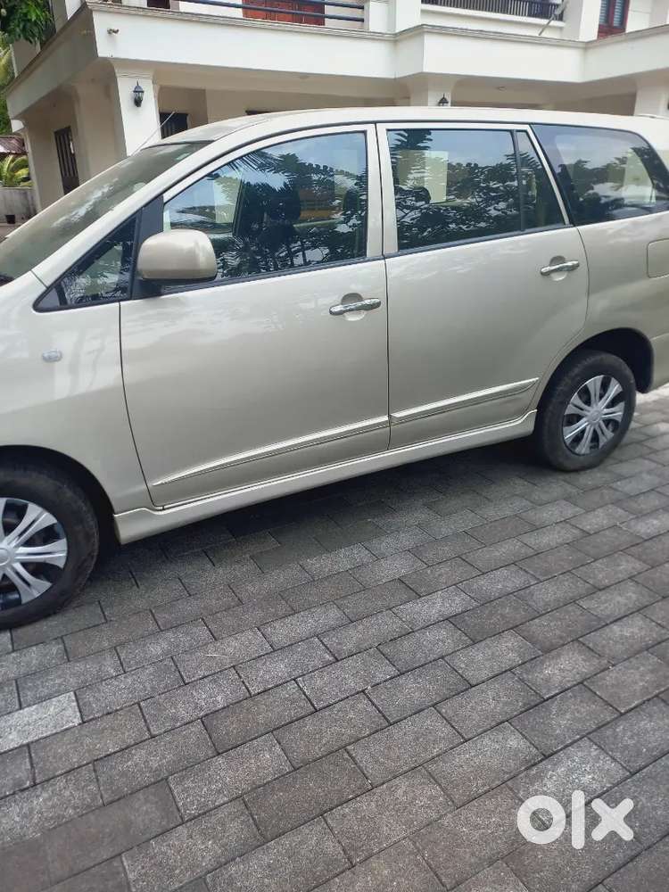 Toyota Innova 2015 Diesel 235000 Km Driven Negotiobl