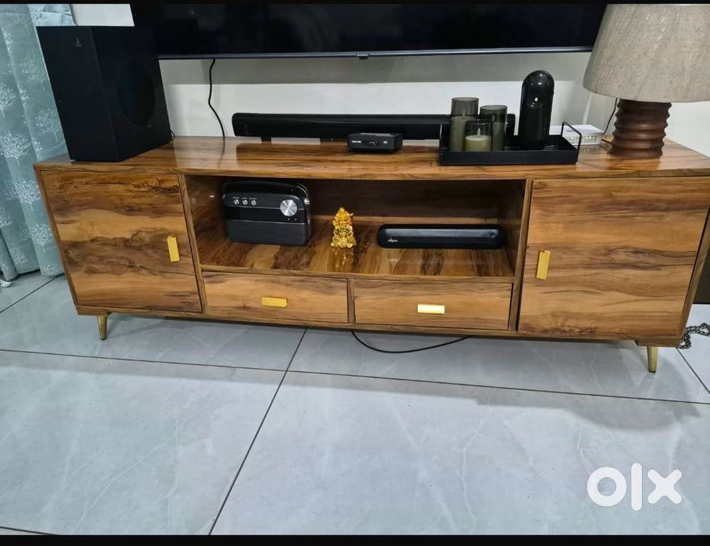 TV unit perfect condition, no damaged, only use for a year