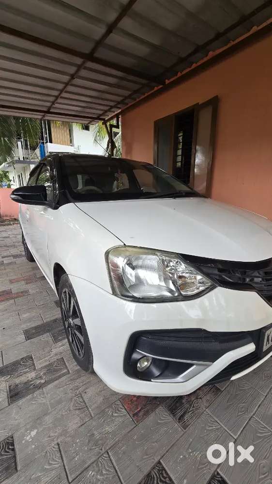 Toyota Etios Dual Tone 2017 Diesel Well Maintained
