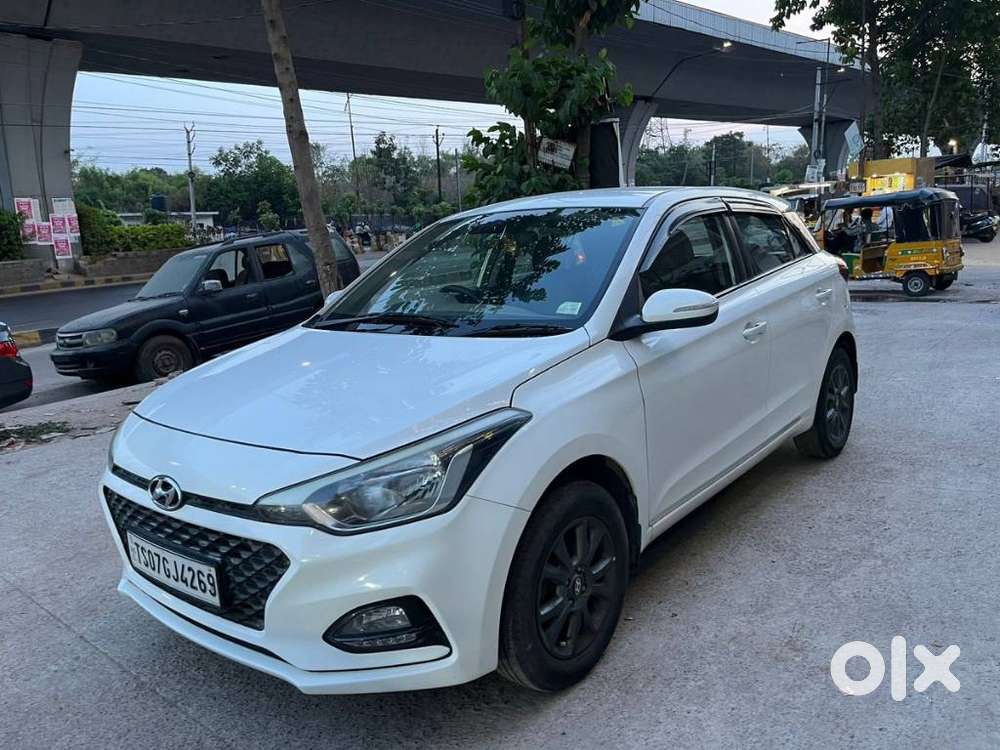 Hyundai I20 1.4 Asta (at), 2018, Petrol