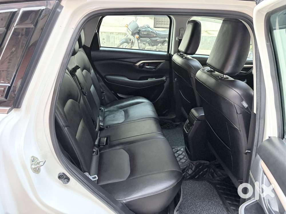 Maruti Suzuki Grand Vitara 1.5 Alpha Plus Dual Tone Intelligent Hybr..