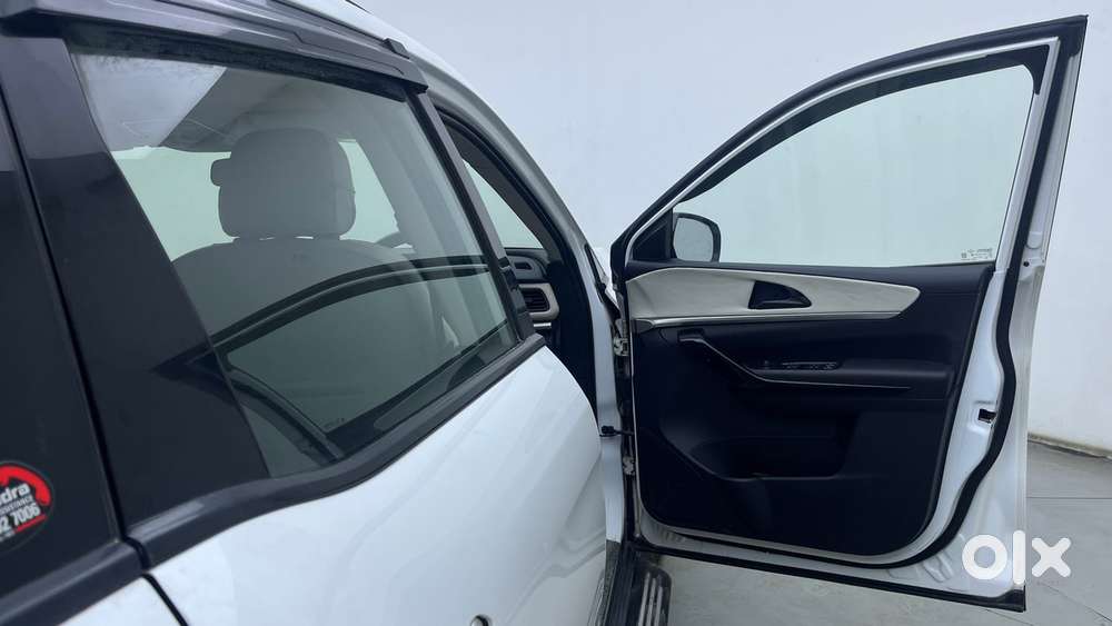 Mahindra Xuv700 2.2 Ax 5 Diesel At Str, 2021, Diesel
