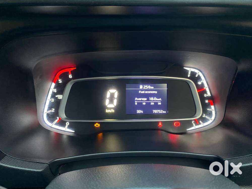 Kia Sonet 2021 Diesel Well Maintained.