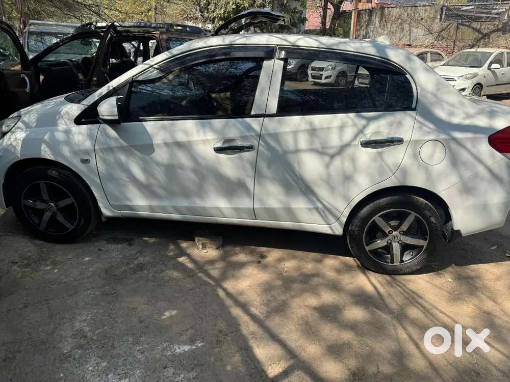 Honda Amaze October 2015