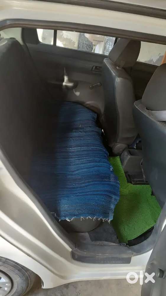 Maruti Suzuki Swift Lxi 2011