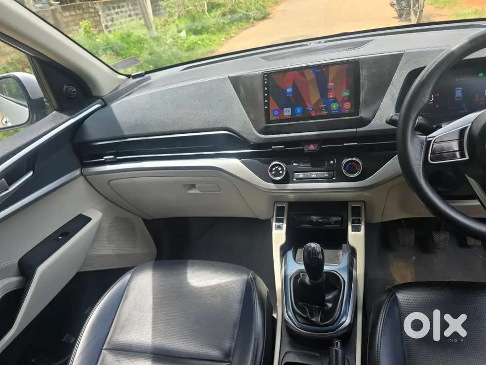 Kia Carens 2023 Petrol Manual 90000 Km First Owner