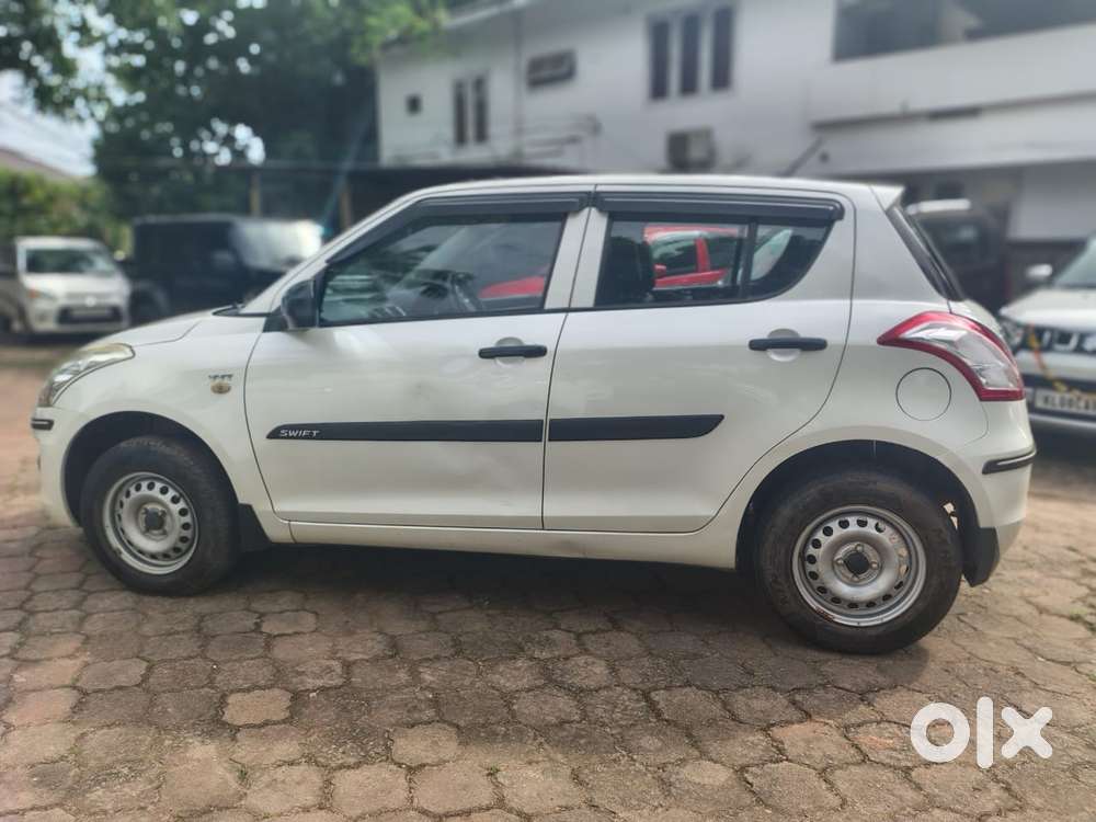 Maruti Suzuki Swift Lxi Option, 2016, Petrol