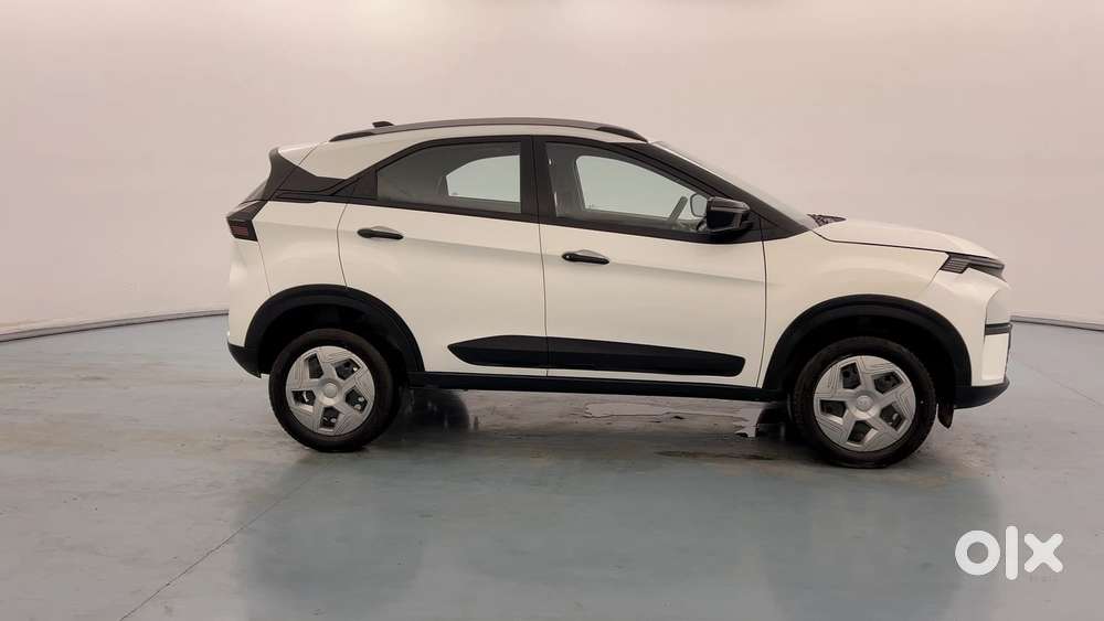 Tata Nexon Pure (s) 1.2 Petrol 6amt, 2024, Petrol