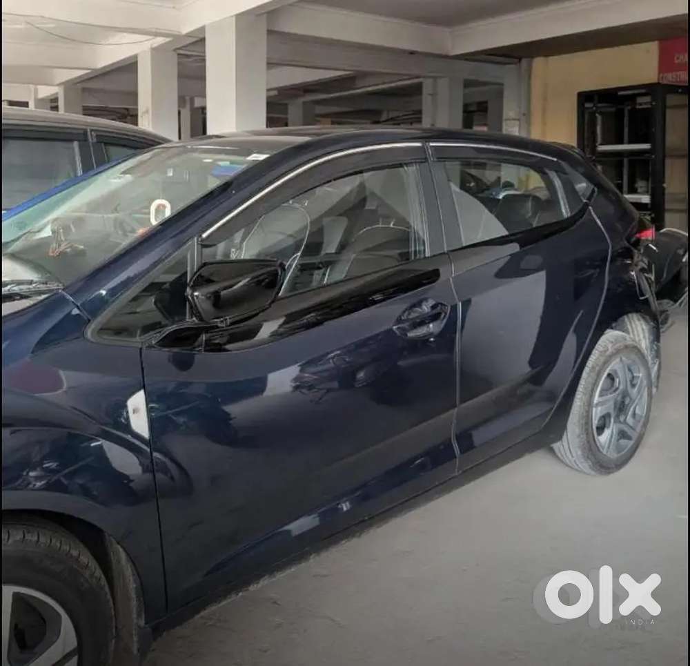 Altroz Petrol Opera Blue 2025