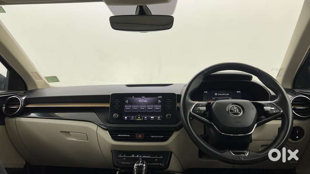 Skoda Slavia Style 1.0l Tsi At, 2022, Petrol