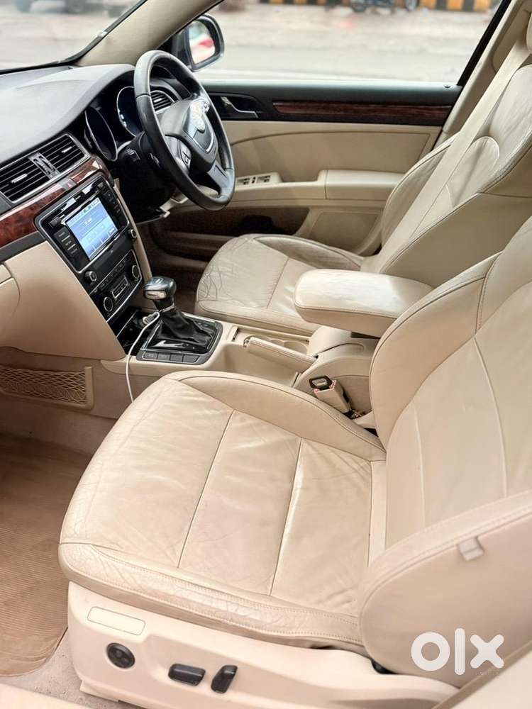 Skoda Superb 2012 Petrol 65000 Km Driven
