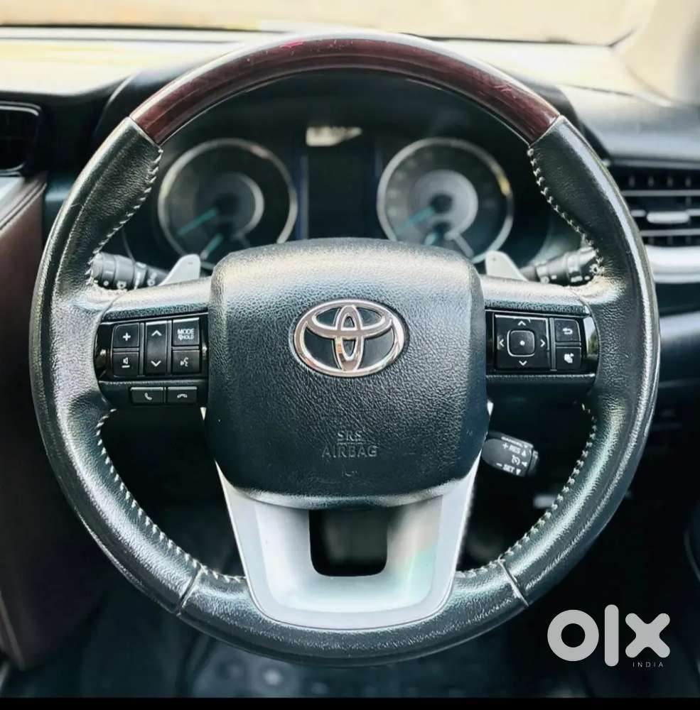 Toyota Fortuner Legender
