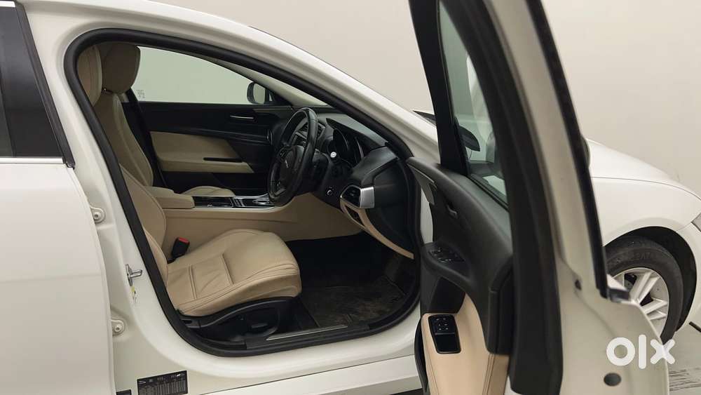 Jaguar Xe Prestige, 2016, Petrol
