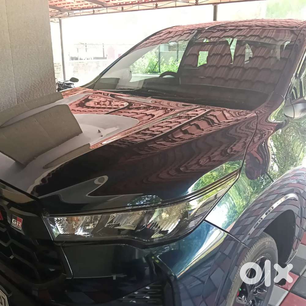 Toyota Innova Hycross 2.0 Petrol 2024
