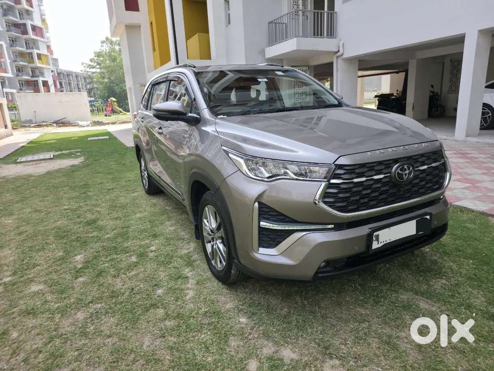 Toyota Innova Hycross 2023   Well Maintained New Tyres