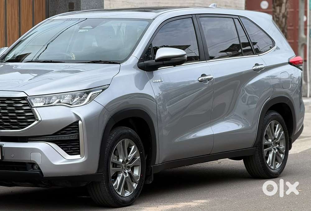 Toyota Innova Hycross 2.0 Zx Hybrid 7 Str, 2025, Petrol