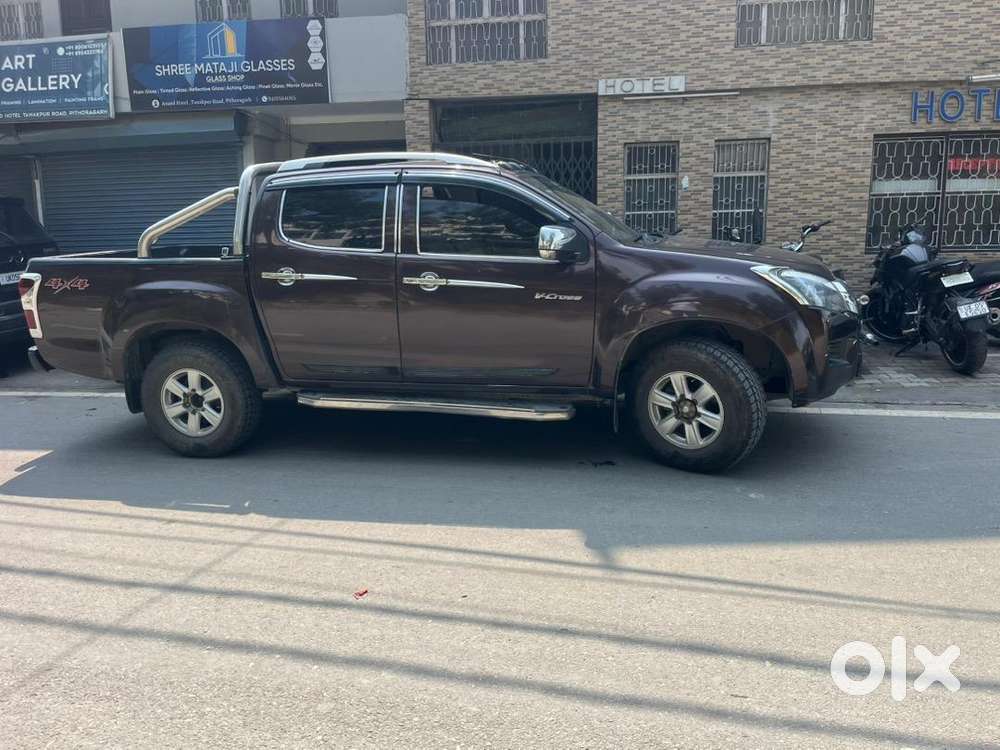 Isuzu D-max V-cross 2016 Diesel Good Condition
