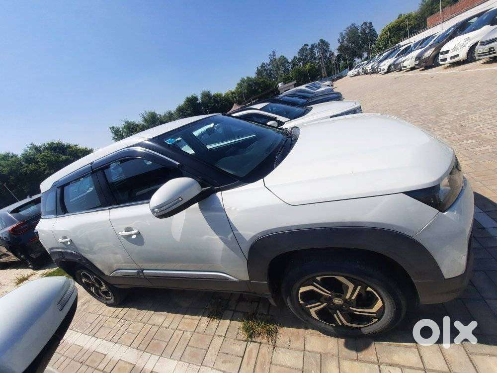 Maruti Suzuki Brezza 1.5 Vxi Smart Hybrid, 2023, Petrol
