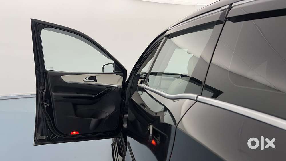 Mahindra Xuv700 2.2 Ax 7 Diesel At Luxury Pack Str, 2024, Diesel