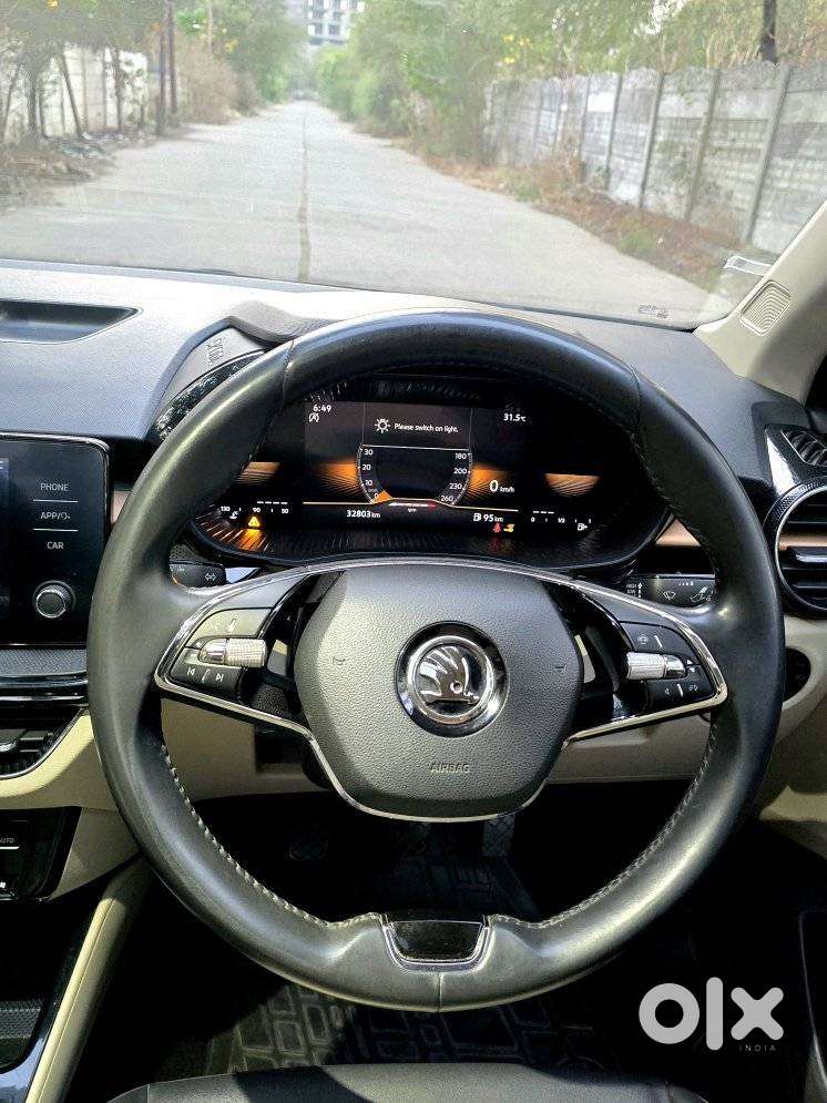 Skoda Slavia Style 1.0l Tsi Mt, 2023, Petrol