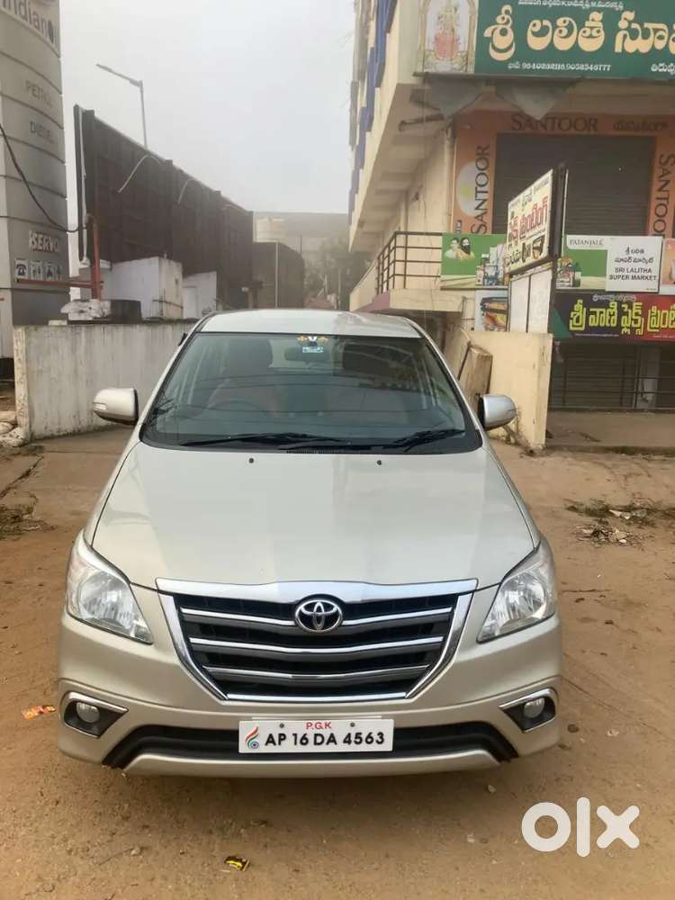 Toyota Innova 2015