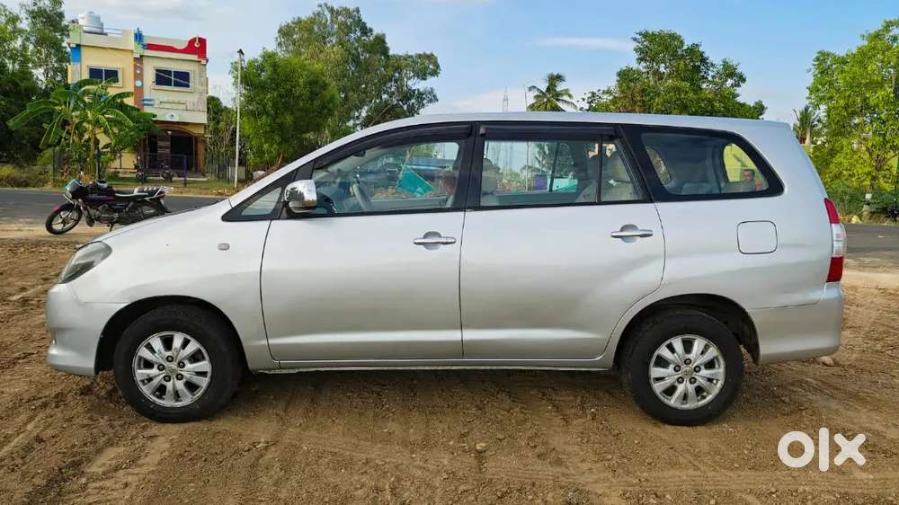 Toyota Innova 2010 Model With Service Record And With Brand New Tyres