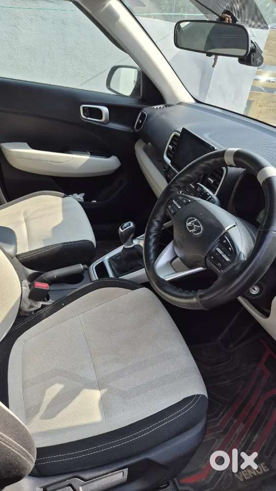 Hyundai Venue 2023 Petrol Well Maintained