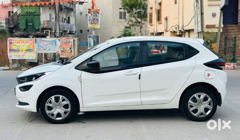 Tata Altroz 1.2 Xm Plus, 2022, Petrol