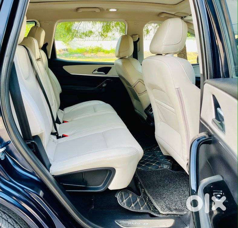 Mahindra Xuv700 2.2 Ax 7 Diesel At Luxury Pack Str, 2025, Diesel