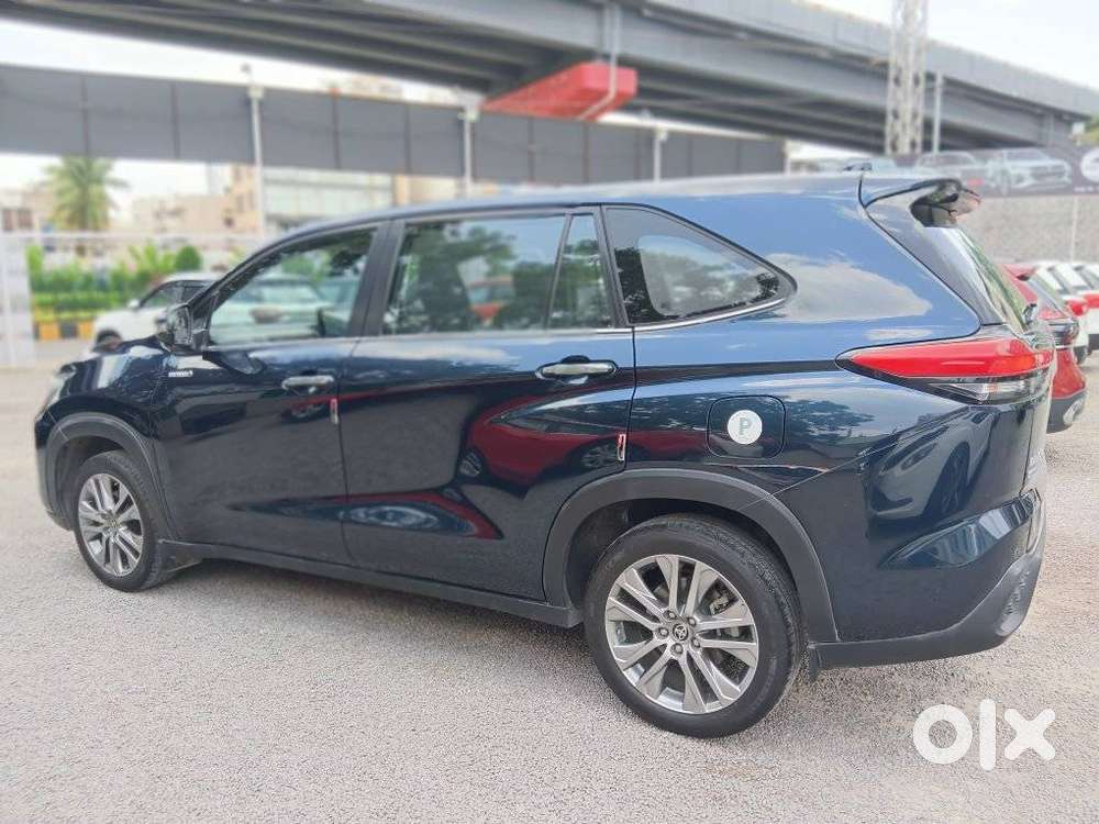 Toyota Innova Hycross 2.0 Zx (o) Hybrid 7 Str, 2023, Petrol